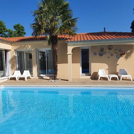 A la Topaze, Gite avec piscine privée chauffée pour 2 ou 3 Le May-sur-Evre Esterno foto