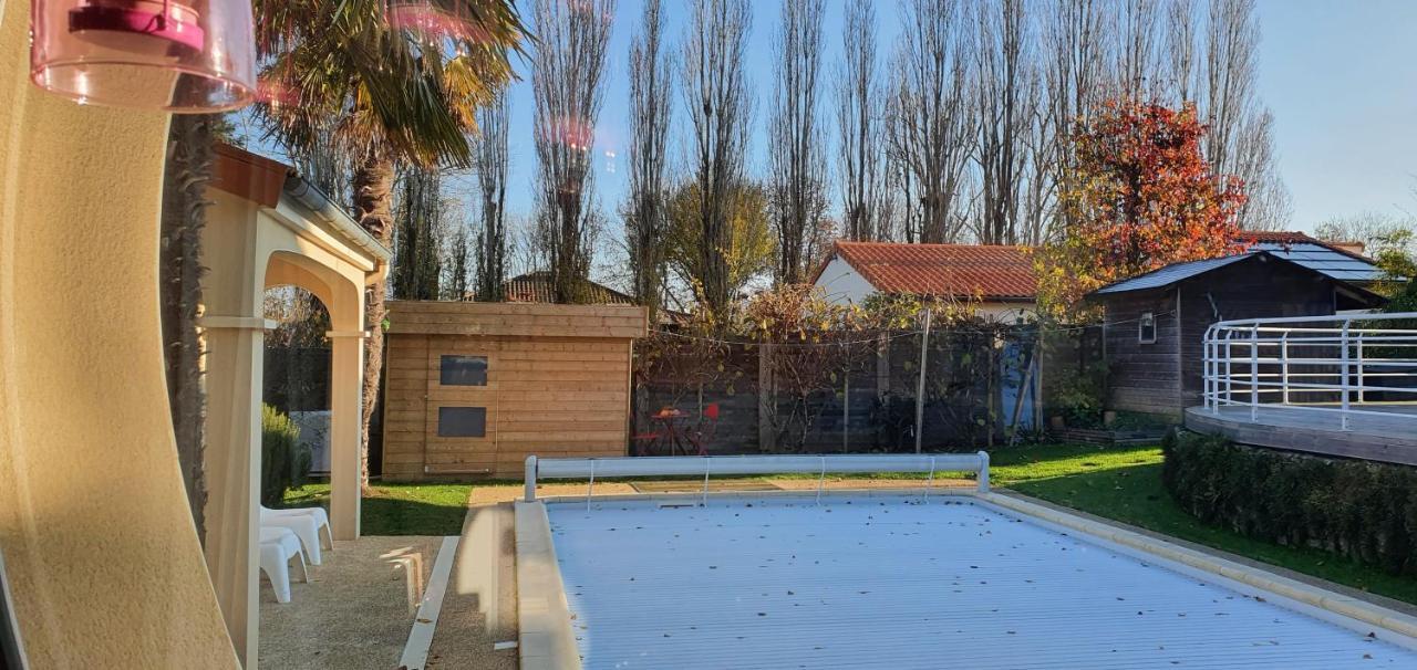 A la Topaze, Gite avec piscine privée chauffée pour 2 ou 3 Le May-sur-Evre Esterno foto